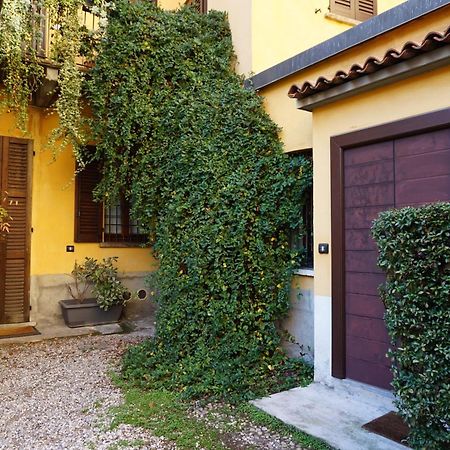 Studio Apartment Vicolo Lavandai Milan Bagian luar foto
