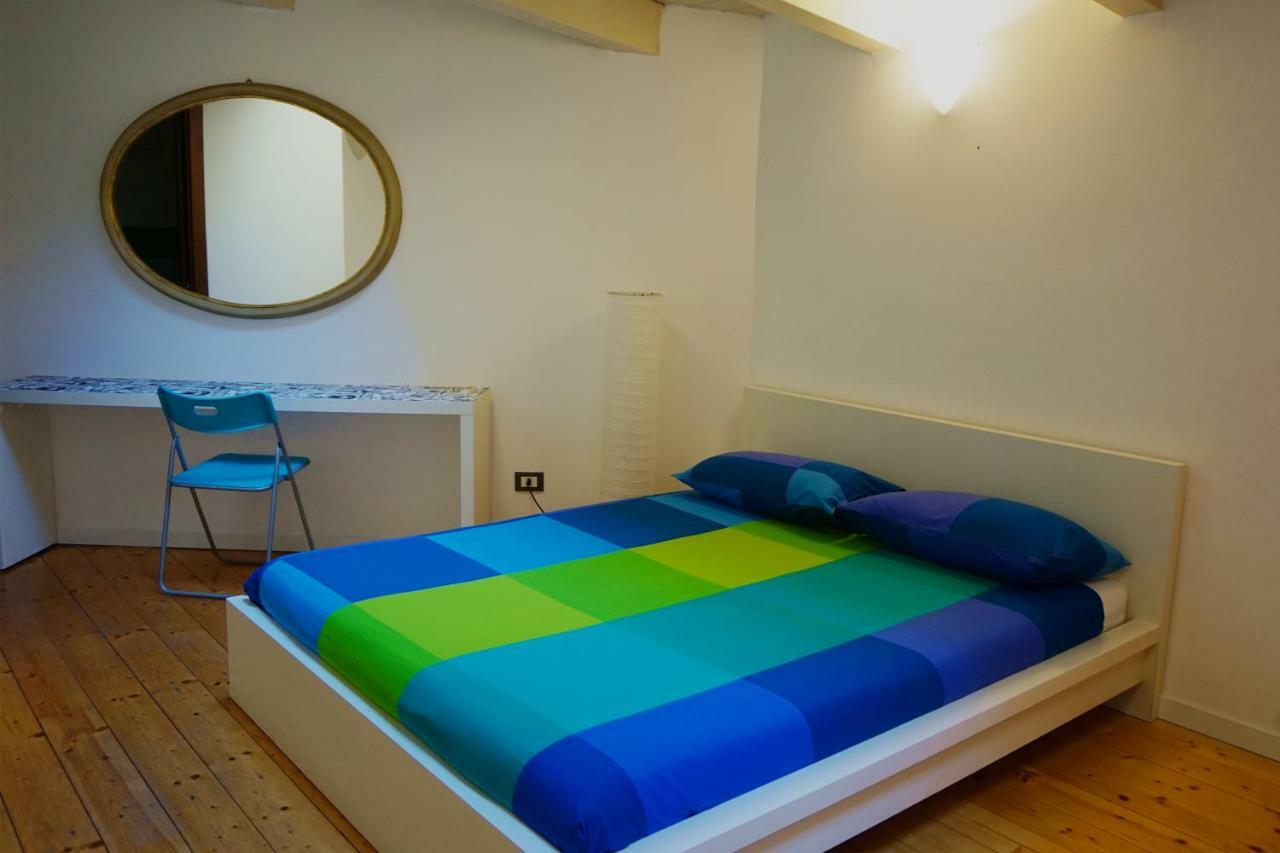Studio Apartment Vicolo Lavandai Milan Bagian luar foto