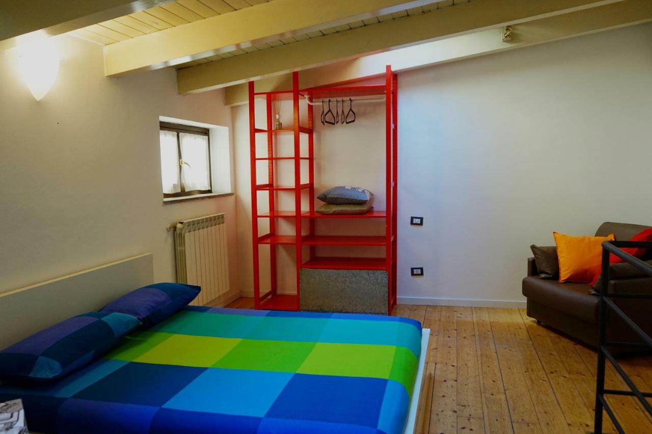 Studio Apartment Vicolo Lavandai Milan Bagian luar foto