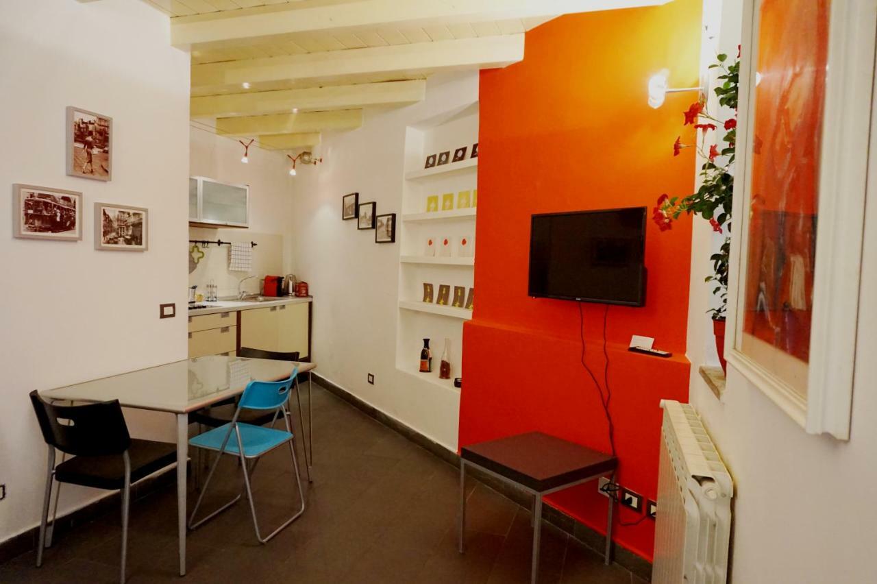 Studio Apartment Vicolo Lavandai Milan Bagian luar foto
